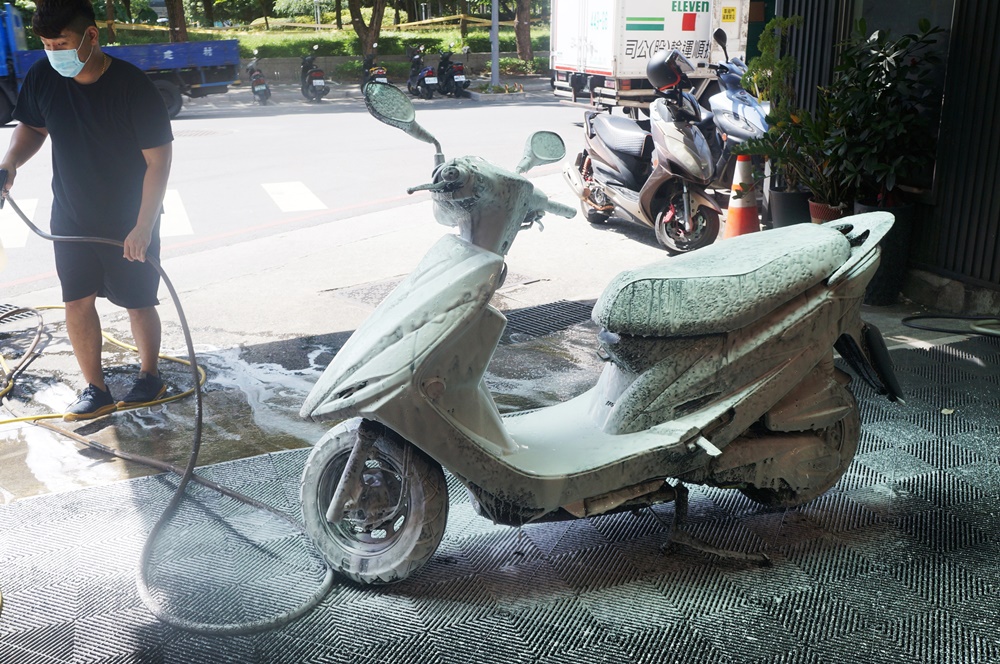小姐好蠟-洗車廠